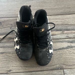 Youth Under Armour baseball cleats
